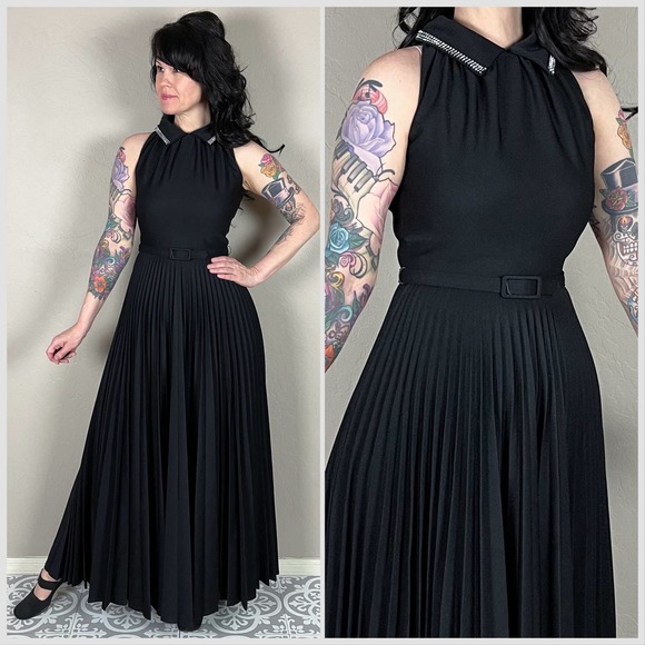 Vintage 1970s Black Sleeveless Pleated Halter Gown